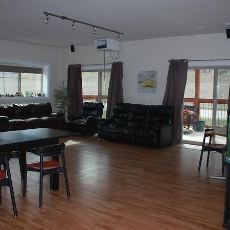 Tree To Me Inn Keremeos 외부 사진