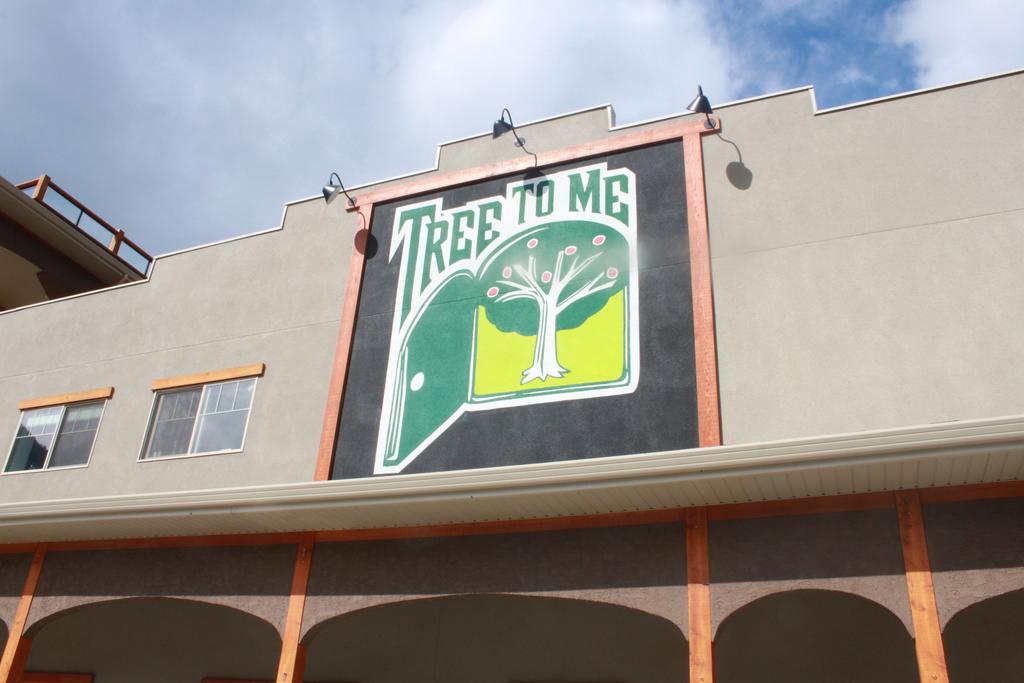 Tree To Me Inn Keremeos 외부 사진